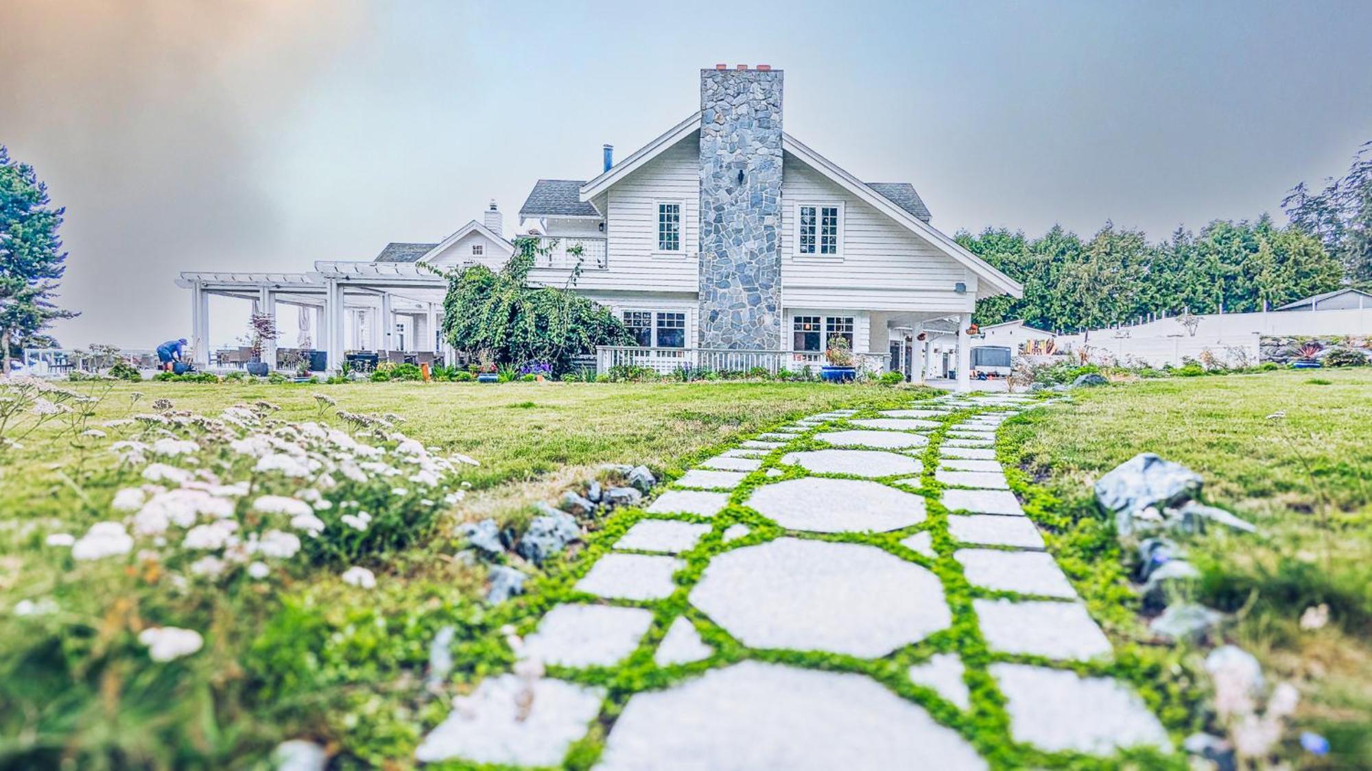 Отель Sooke Harbour House Экстерьер фото